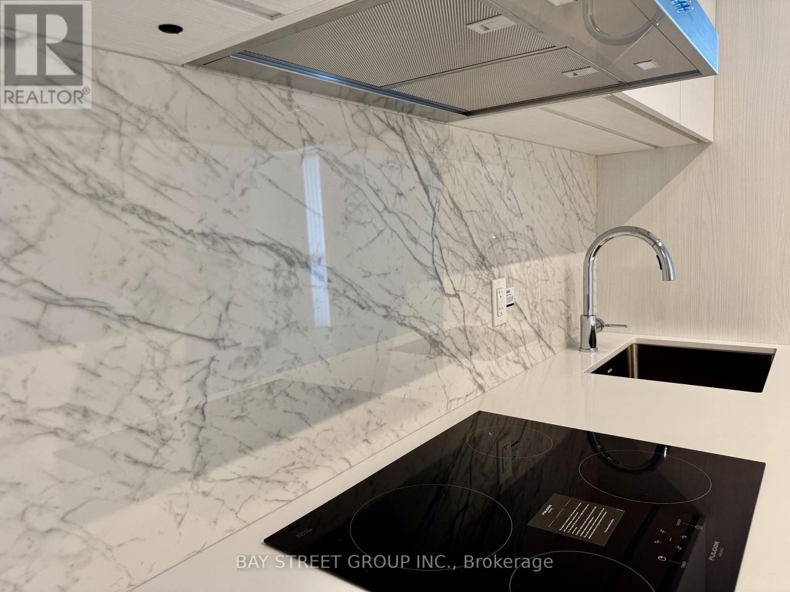 1007 - 8 Interchange Way, Vaughan, Ontario  L4K 0R2 - Photo 32 - N12605456