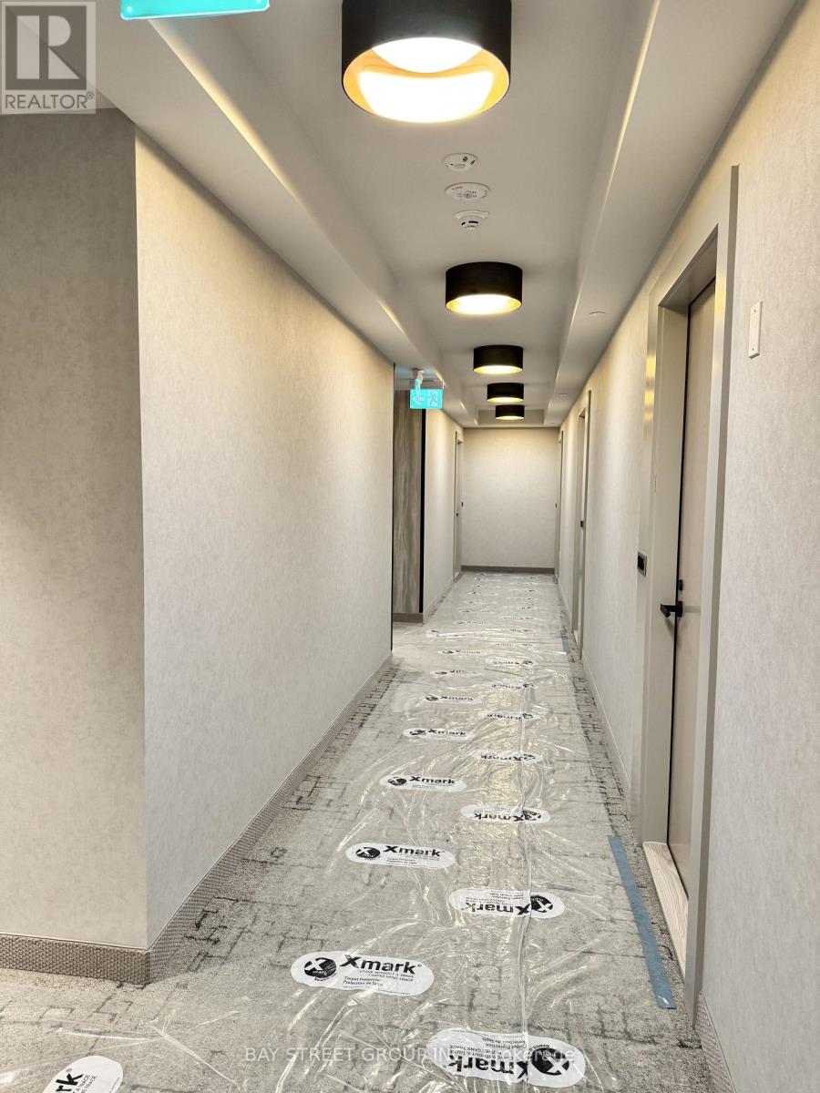 1007 - 8 Interchange Way, Vaughan, Ontario  L4K 0R2 - Photo 34 - N12605456