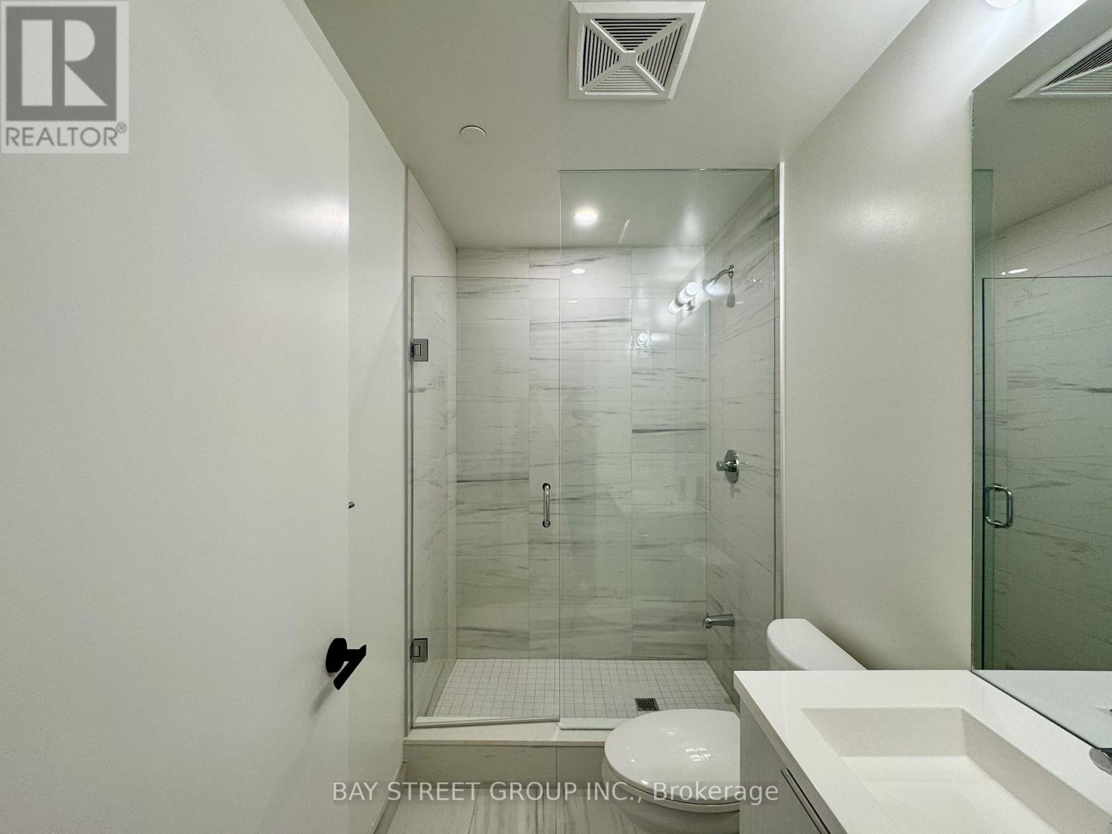 1007 - 8 Interchange Way, Vaughan, Ontario  L4K 0R2 - Photo 8 - N12605456