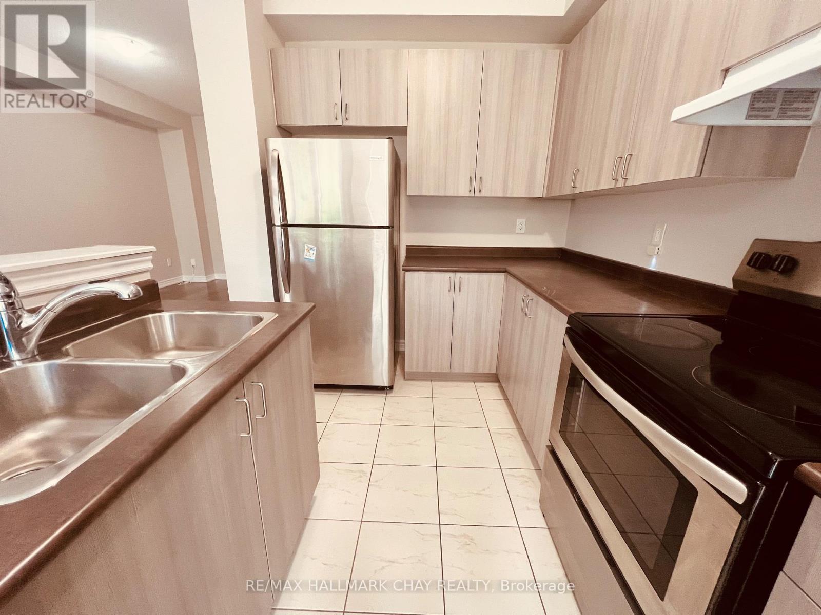 63 Greenwood Drive, Essa (Angus), Ontario  L0M 1B4 - Photo 7 - N12605480