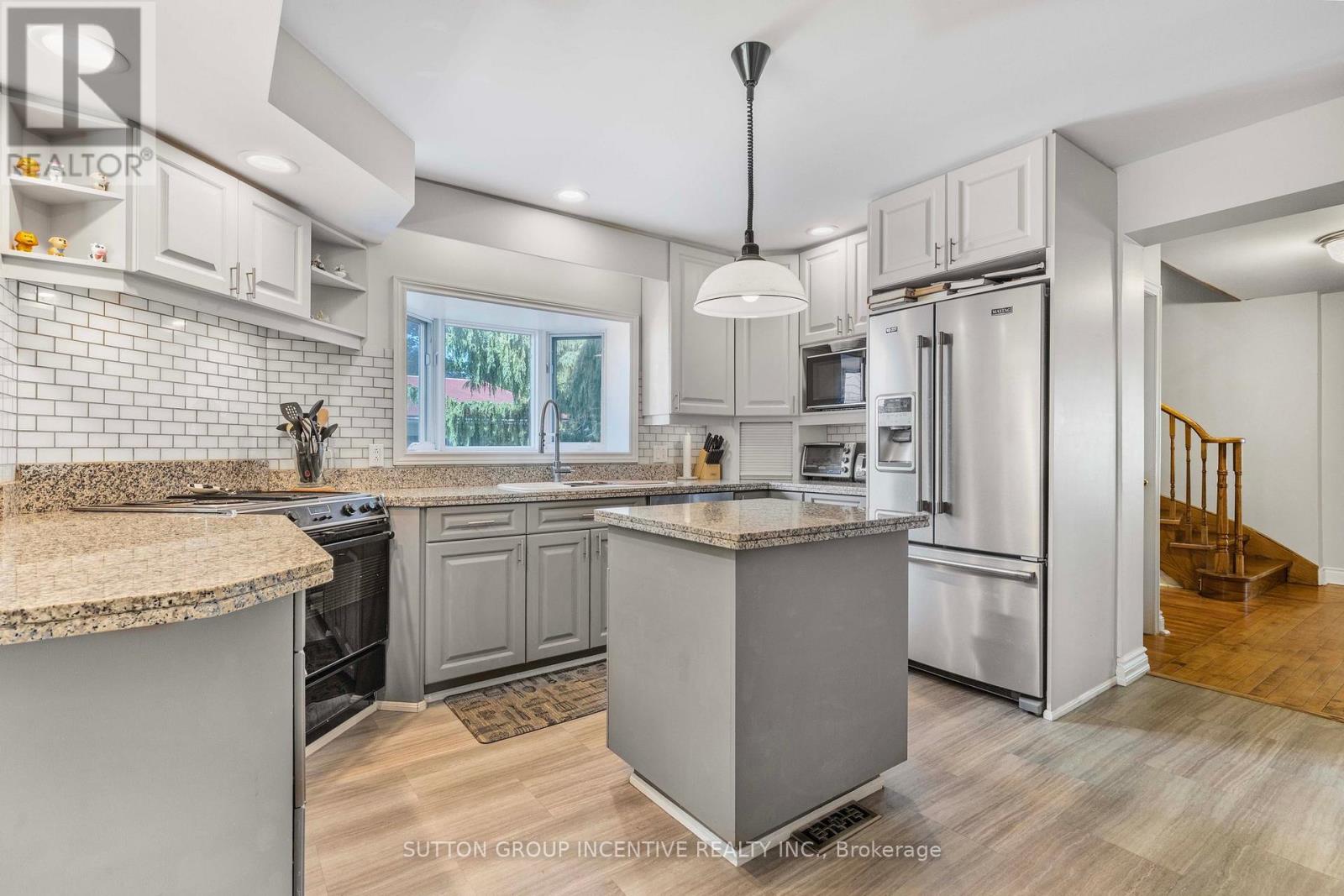 149 Blake Street, Barrie, Ontario  L4M 1K4 - Photo 10 - S12488328