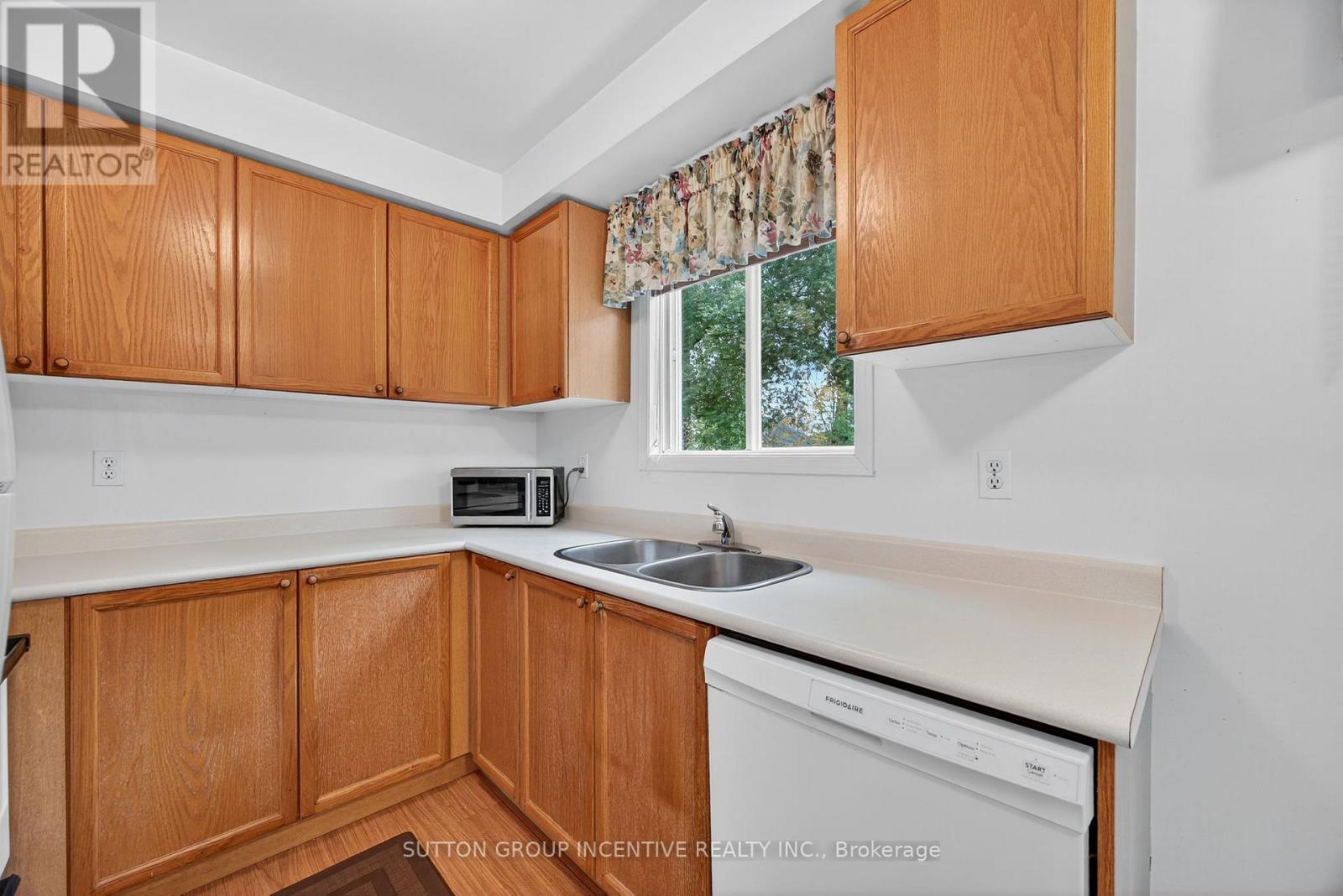 24 Port Royal Trail, Wasaga Beach, Ontario  L9Z 1H7 - Photo 10 - S12499980