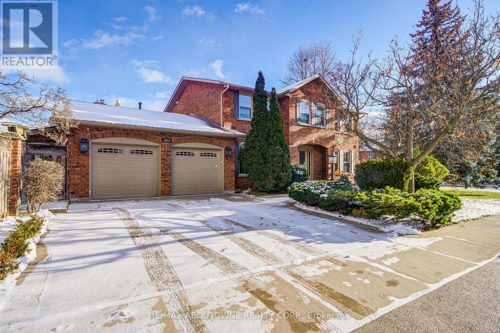 1251 Old Colony Road, Oakville, Ontario  L6M 1K8 - Photo 2 - W12605424