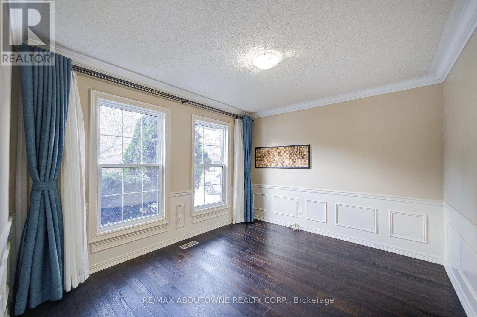 1251 Old Colony Road, Oakville, Ontario  L6M 1K8 - Photo 5 - W12605424