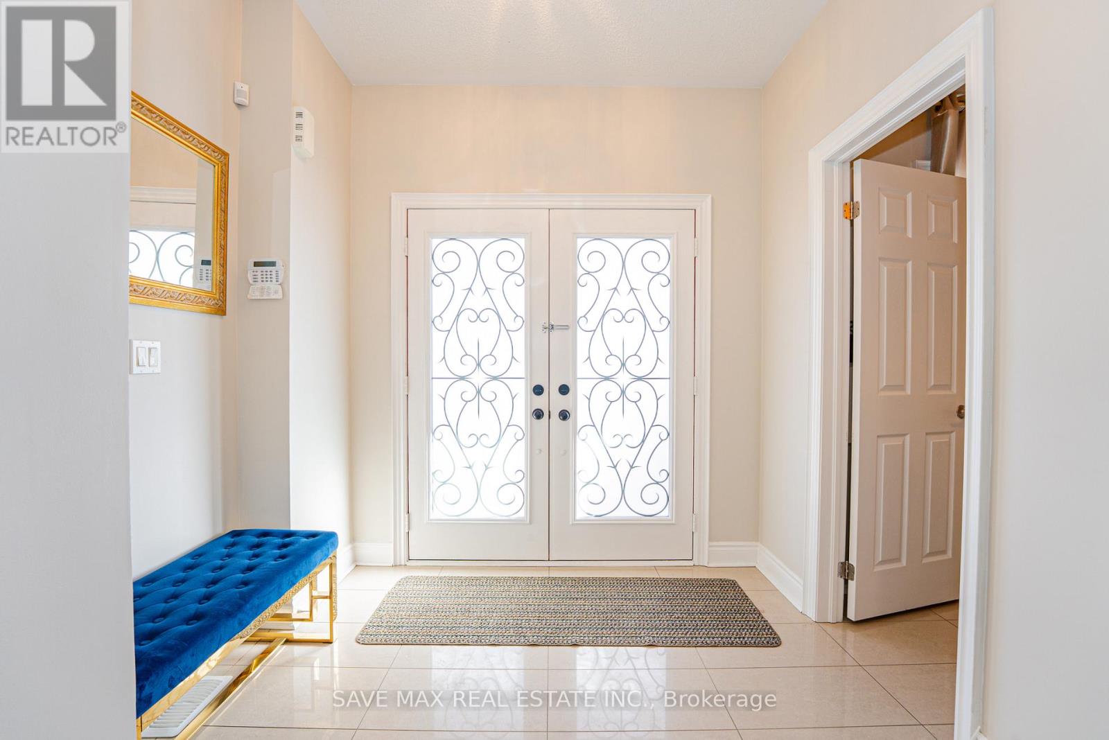 5 Dillon Drive, Brampton, Ontario  L6X 3B6 - Photo 4 - W12605430