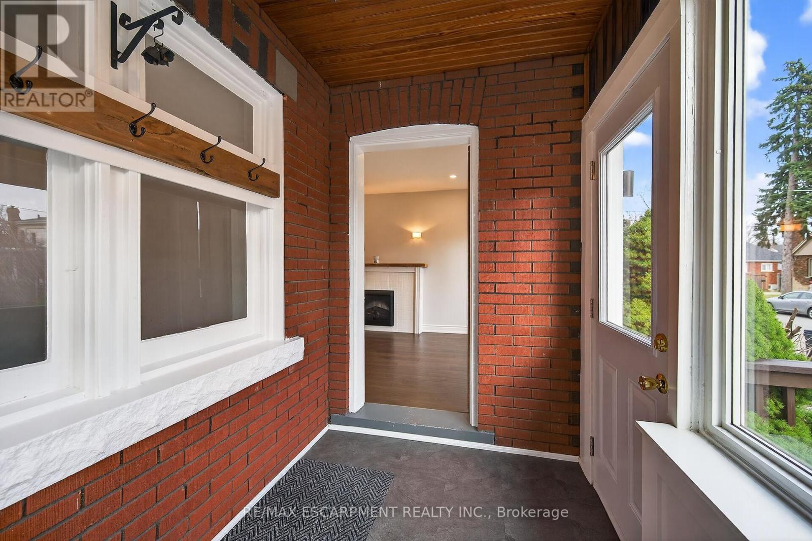 266 Wexford Avenue S, Hamilton, Ontario  L8K 2P3 - Photo 4 - X12605478