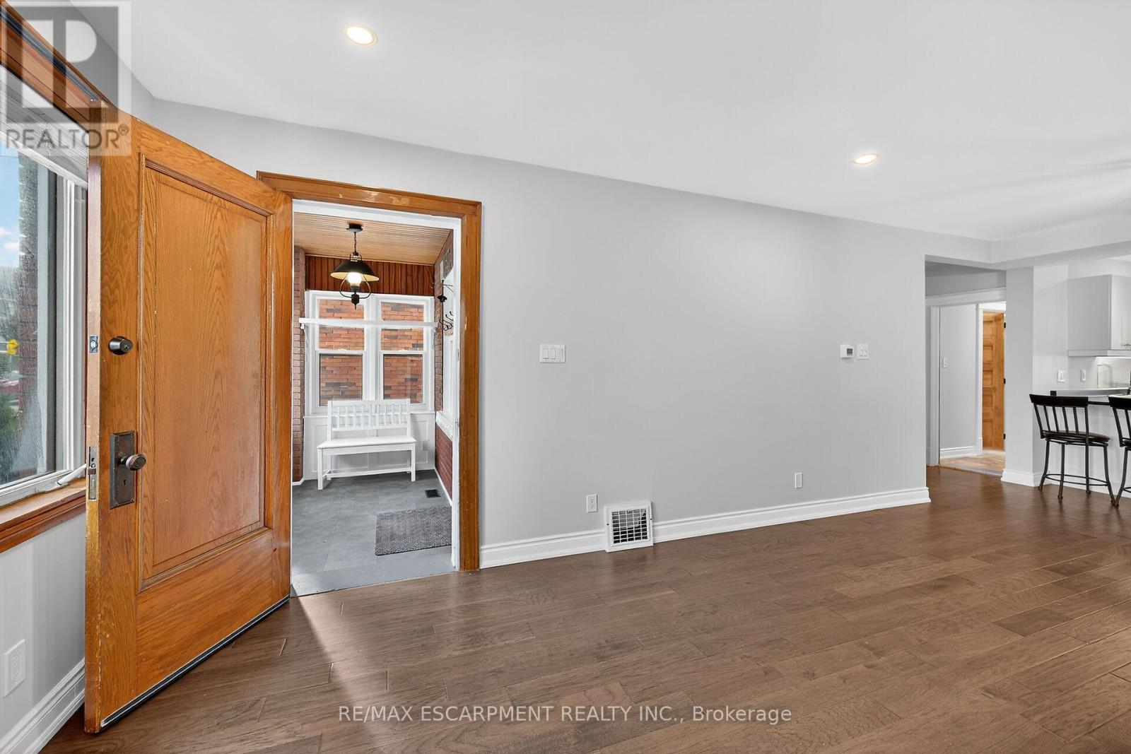 266 Wexford Avenue S, Hamilton, Ontario  L8K 2P3 - Photo 5 - X12605478