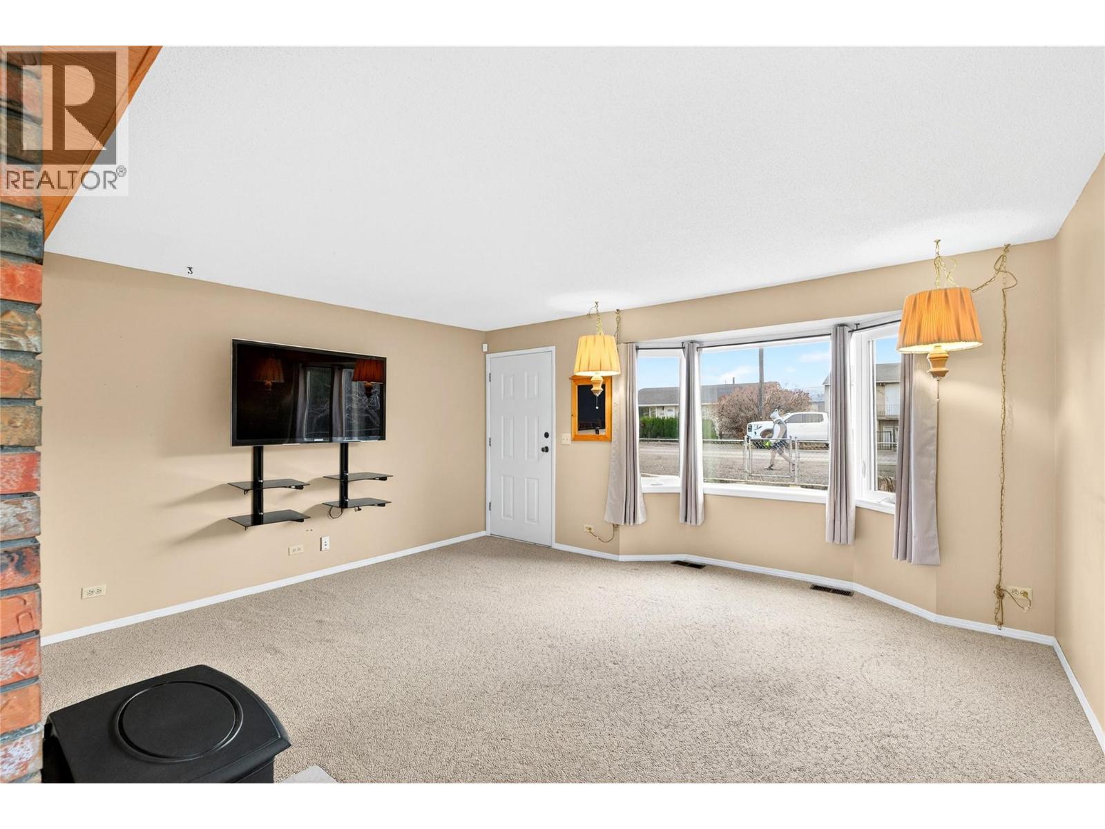 1052 Surrey Avenue Kamloops Photo 5 1052 Surrey Avenue Kamloops Photo 5