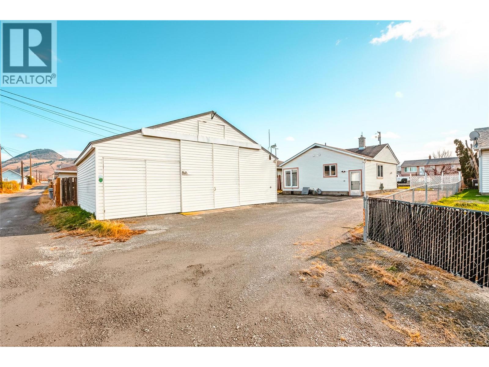 1052 Surrey Avenue Kamloops Photo 4 1052 Surrey Avenue Kamloops Photo 4