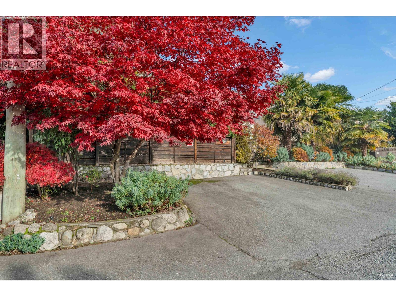 1251 Clyde Avenue, West Vancouver, British Columbia V7T 1E6 - Photo 3 - R3072458