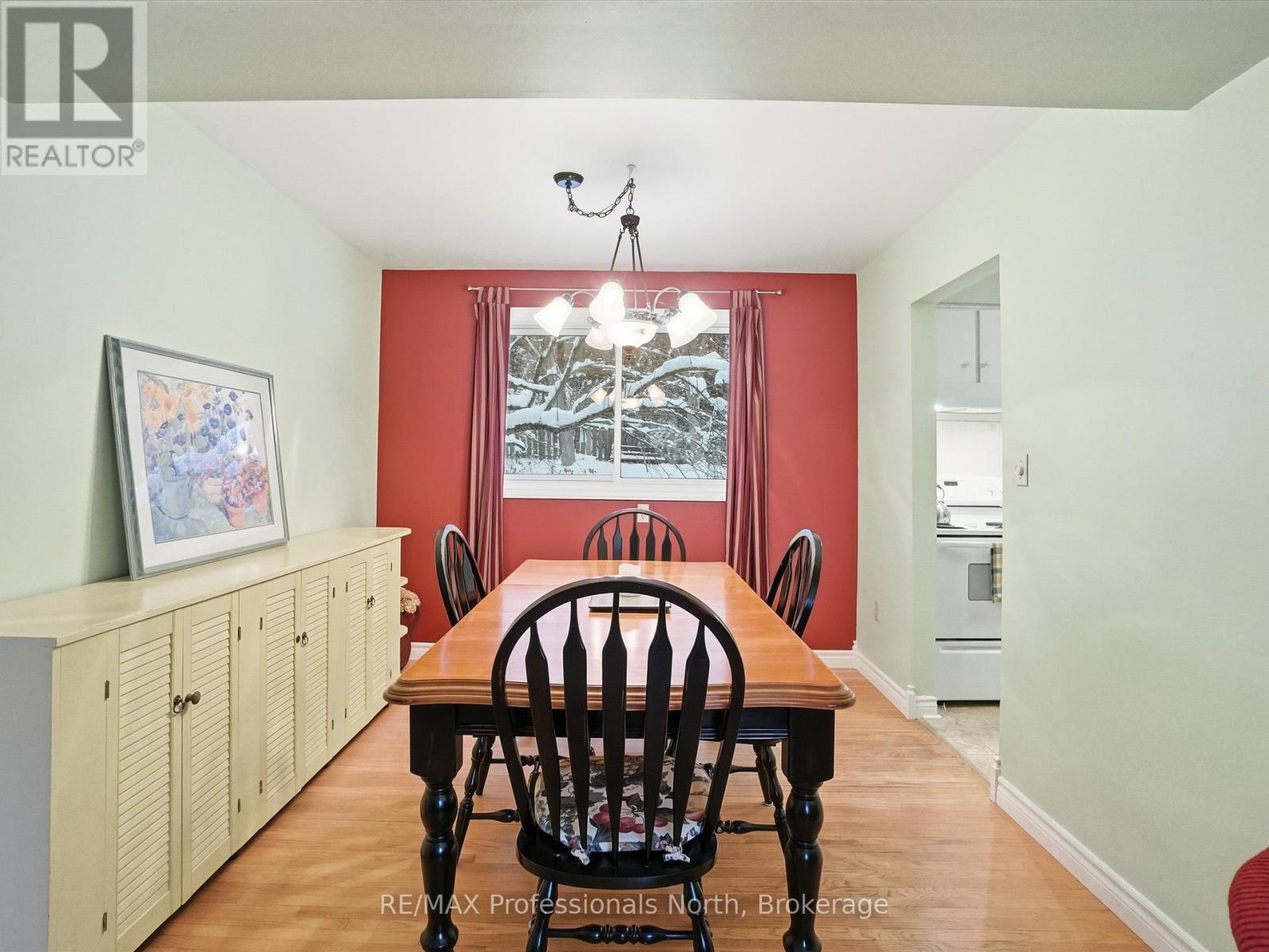 19 Meadow Park Drive, Huntsville, Ontario  P1H 1G2 - Photo 6 - X12605574