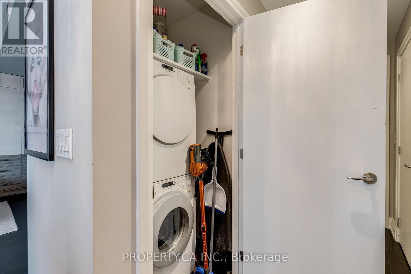 2702 - 80 John Street, Toronto, Ontario  M5V 3X4 - Photo 11 - C12605544