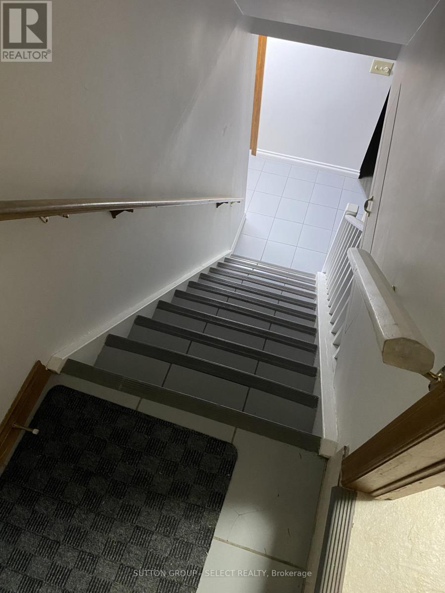 31 Meadowview Road, London South, Ontario  N6J 4E5 - Photo 27 - X12598600