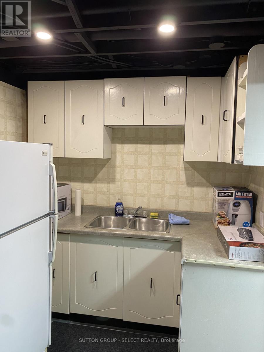 31 Meadowview Road, London South, Ontario  N6J 4E5 - Photo 34 - X12598600