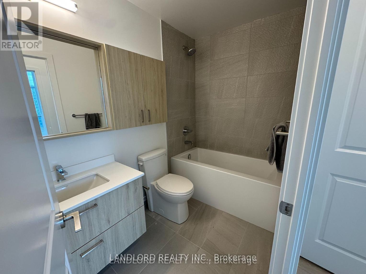 A 702 - 30 Upper Mall Way, Vaughan, Ontario  L4J 0L8 - Photo 11 - N12605522