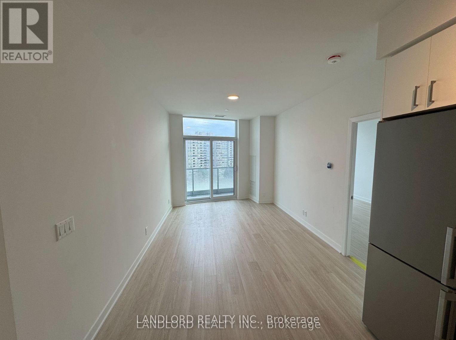 A 702 - 30 Upper Mall Way, Vaughan, Ontario  L4J 0L8 - Photo 5 - N12605522