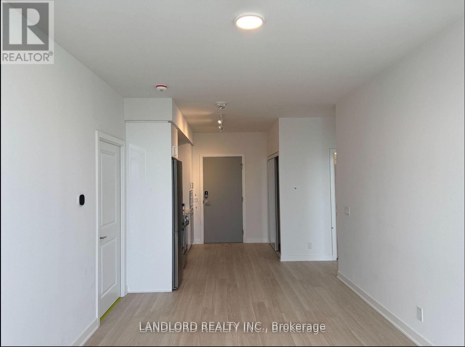 A 702 - 30 Upper Mall Way, Vaughan, Ontario  L4J 0L8 - Photo 7 - N12605522