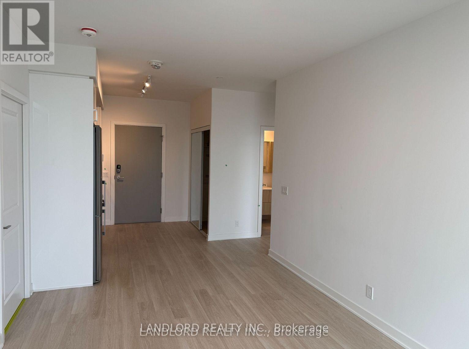 A 702 - 30 Upper Mall Way, Vaughan, Ontario  L4J 0L8 - Photo 8 - N12605522