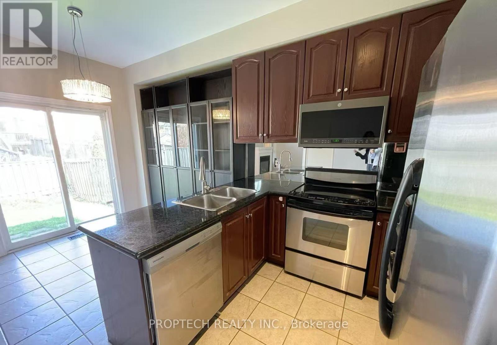 220 Farmstead Road, Richmond Hill, Ontario  L4S 2J6 - Photo 8 - N12605546