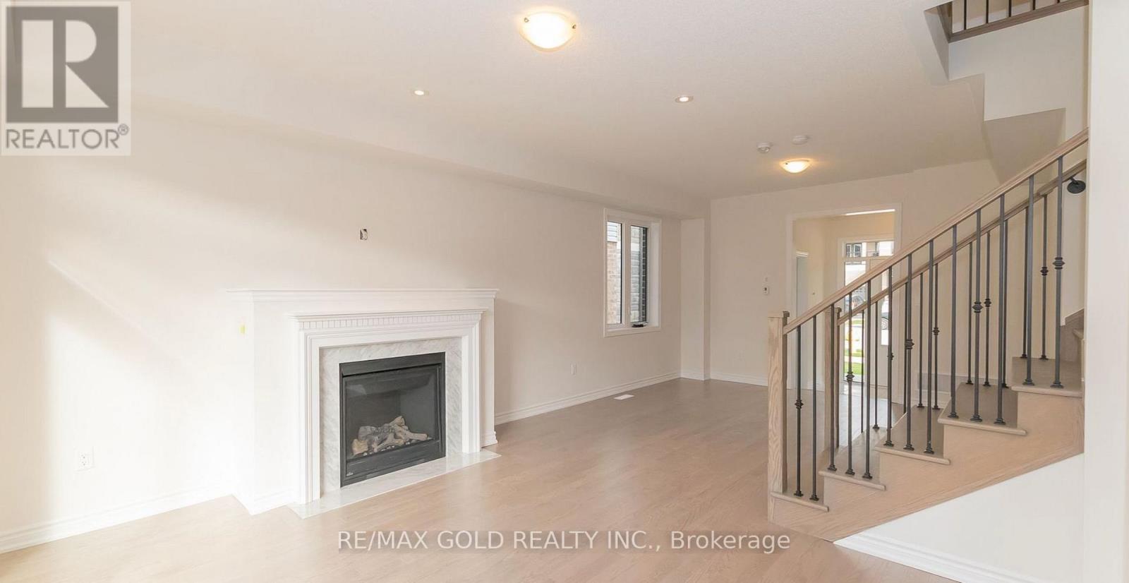 151 Terry Fox Drive, Barrie, Ontario  L9J 0L9 - Photo 4 - S12605526