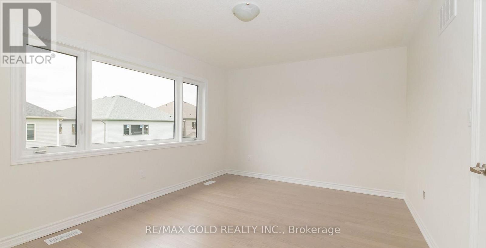 151 Terry Fox Drive, Barrie, Ontario  L9J 0L9 - Photo 5 - S12605526