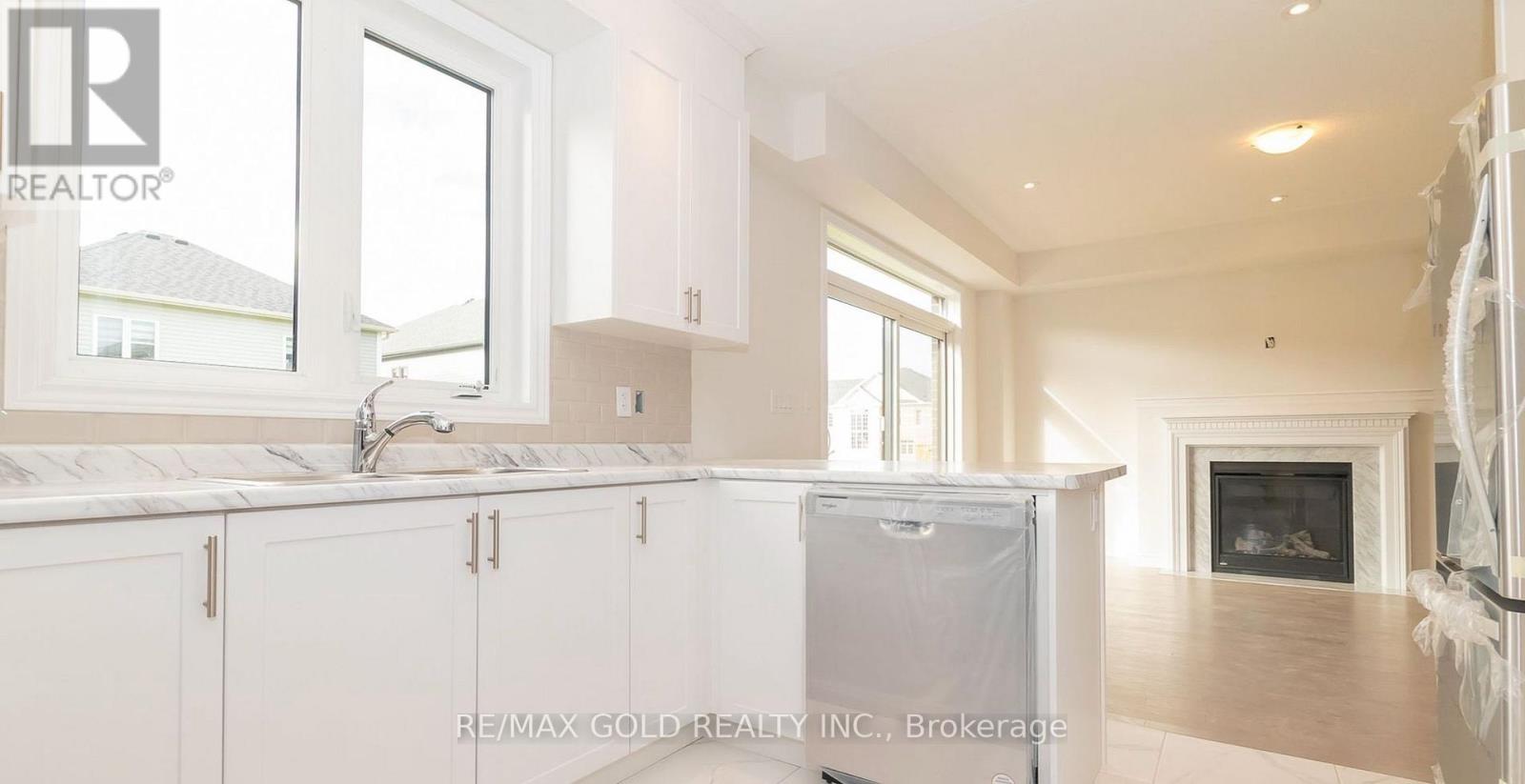 151 Terry Fox Drive, Barrie, Ontario  L9J 0L9 - Photo 9 - S12605526