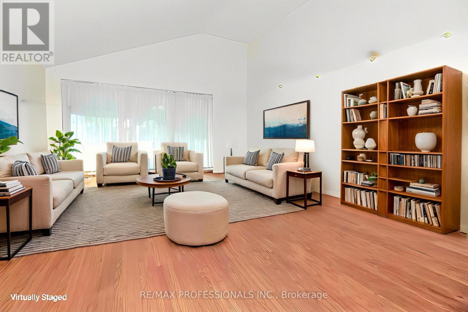 2 Lesterwood Crescent, Toronto, Ontario  M1P 3L4 - Photo 4 - E12555310