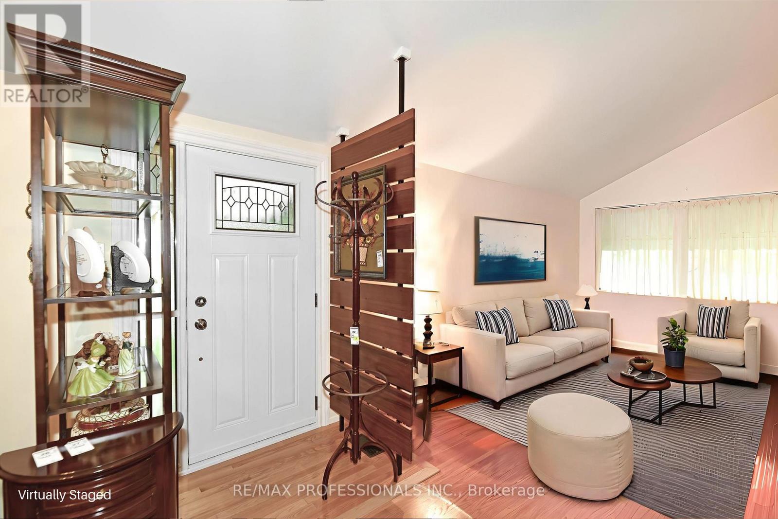 2 Lesterwood Crescent, Toronto, Ontario  M1P 3L4 - Photo 3 - E12555310