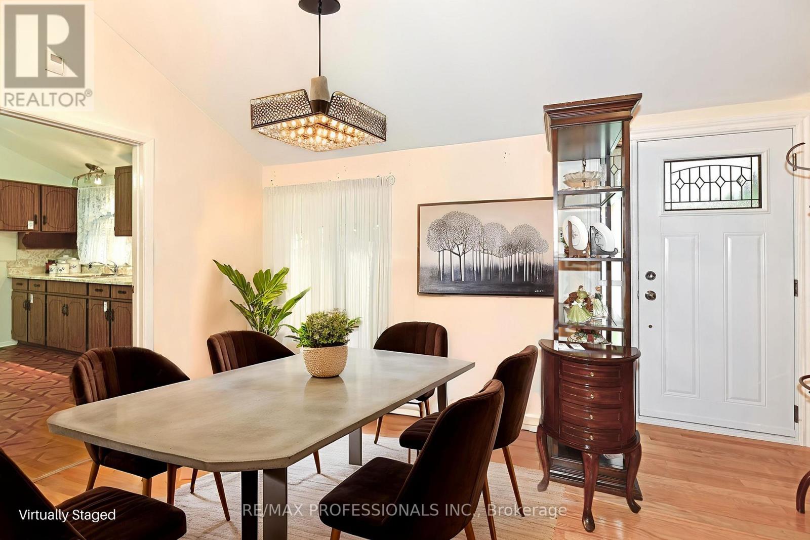 2 Lesterwood Crescent, Toronto, Ontario  M1P 3L4 - Photo 8 - E12555310