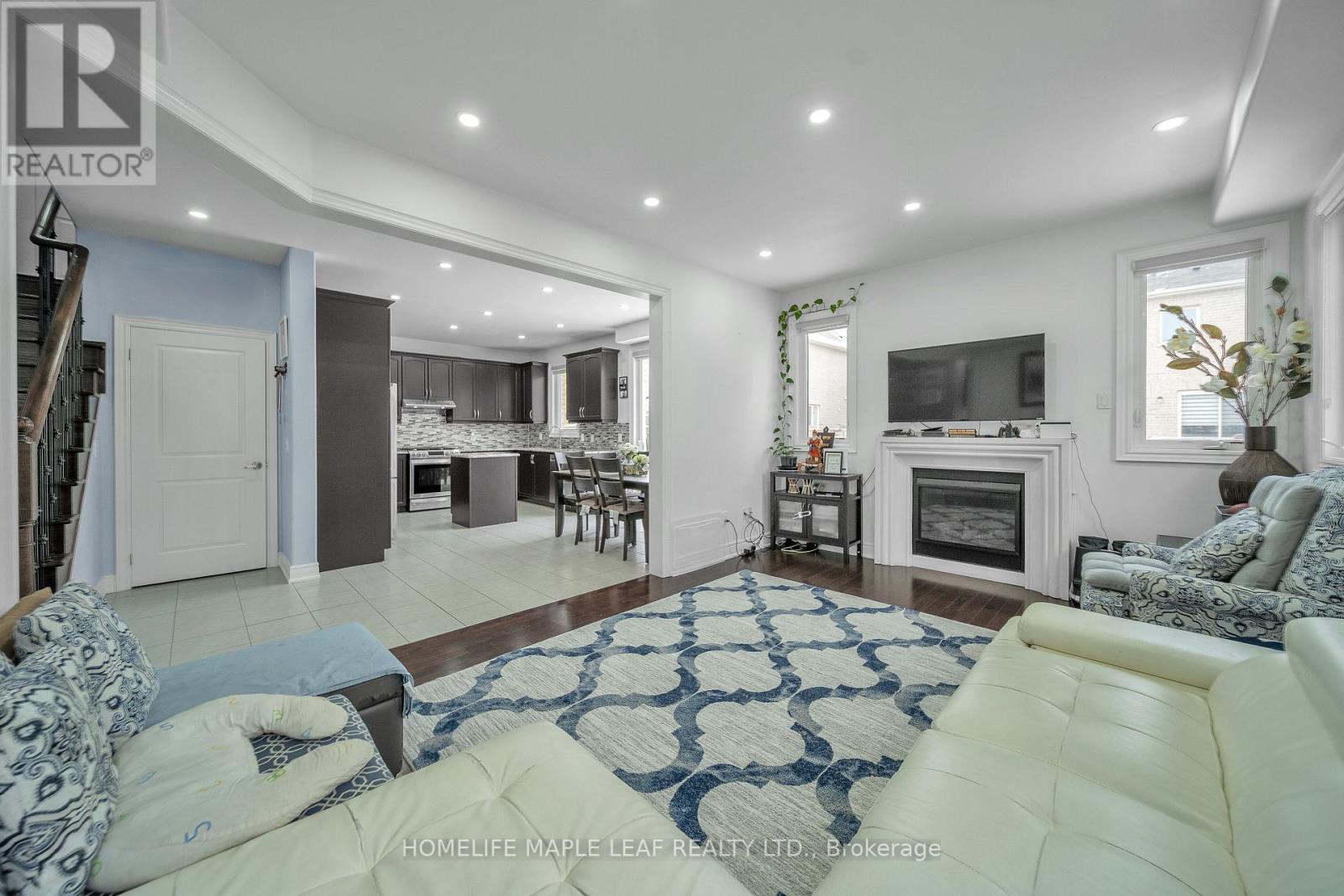 4 Trentonian Street, Brampton, Ontario  L6R 0B3 - Photo 10 - W12605516