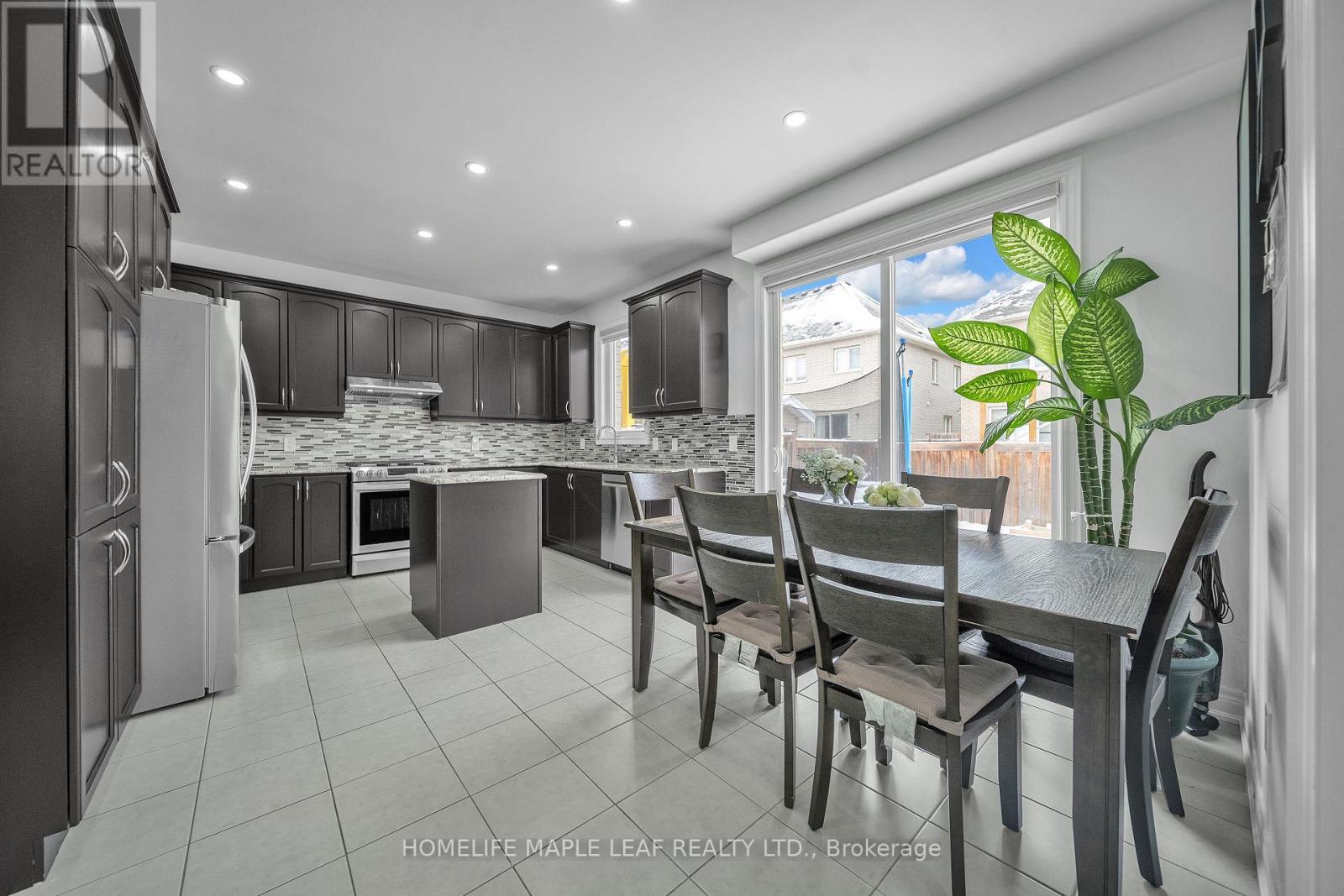 4 Trentonian Street, Brampton, Ontario  L6R 0B3 - Photo 15 - W12605516