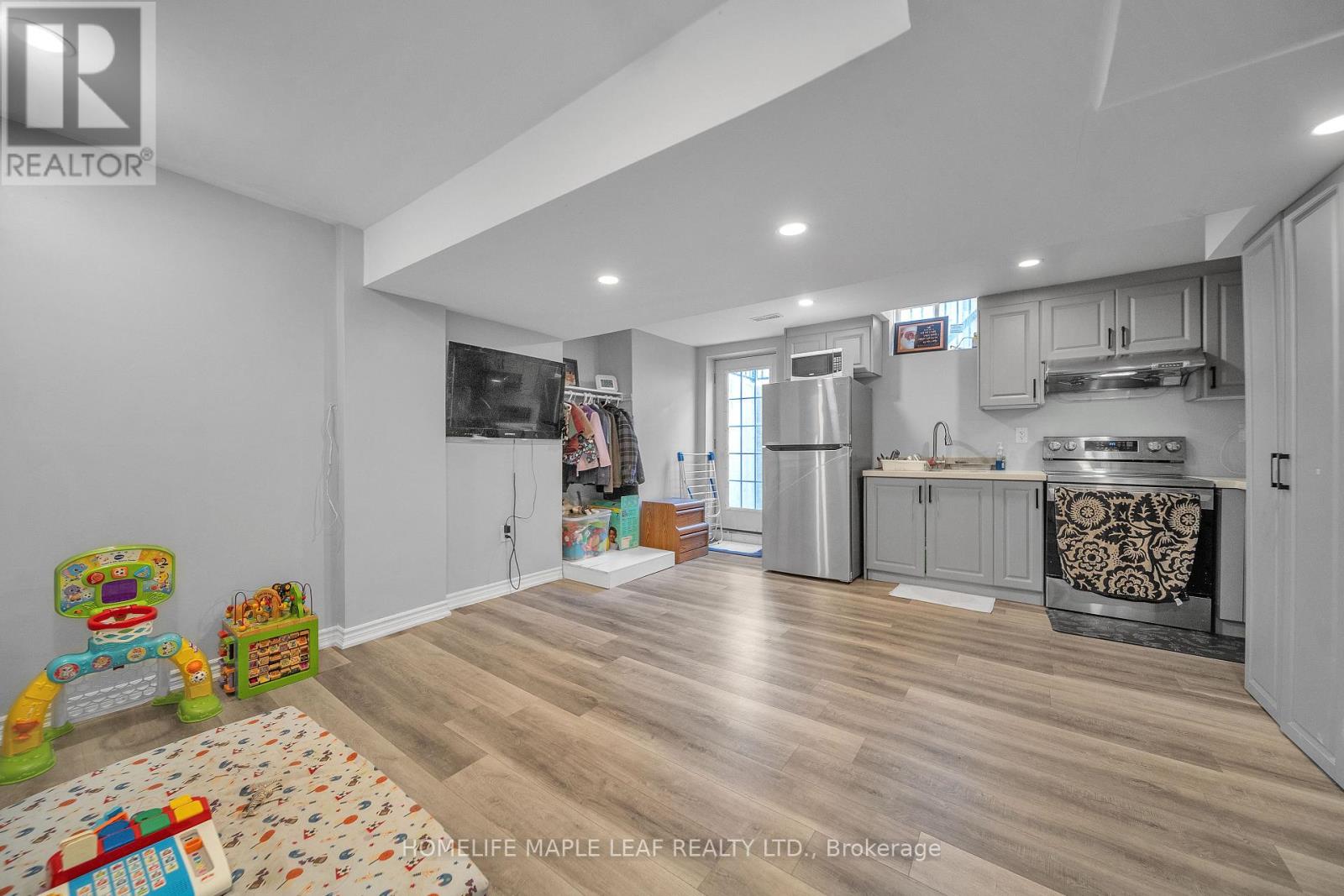 4 Trentonian Street, Brampton, Ontario  L6R 0B3 - Photo 37 - W12605516