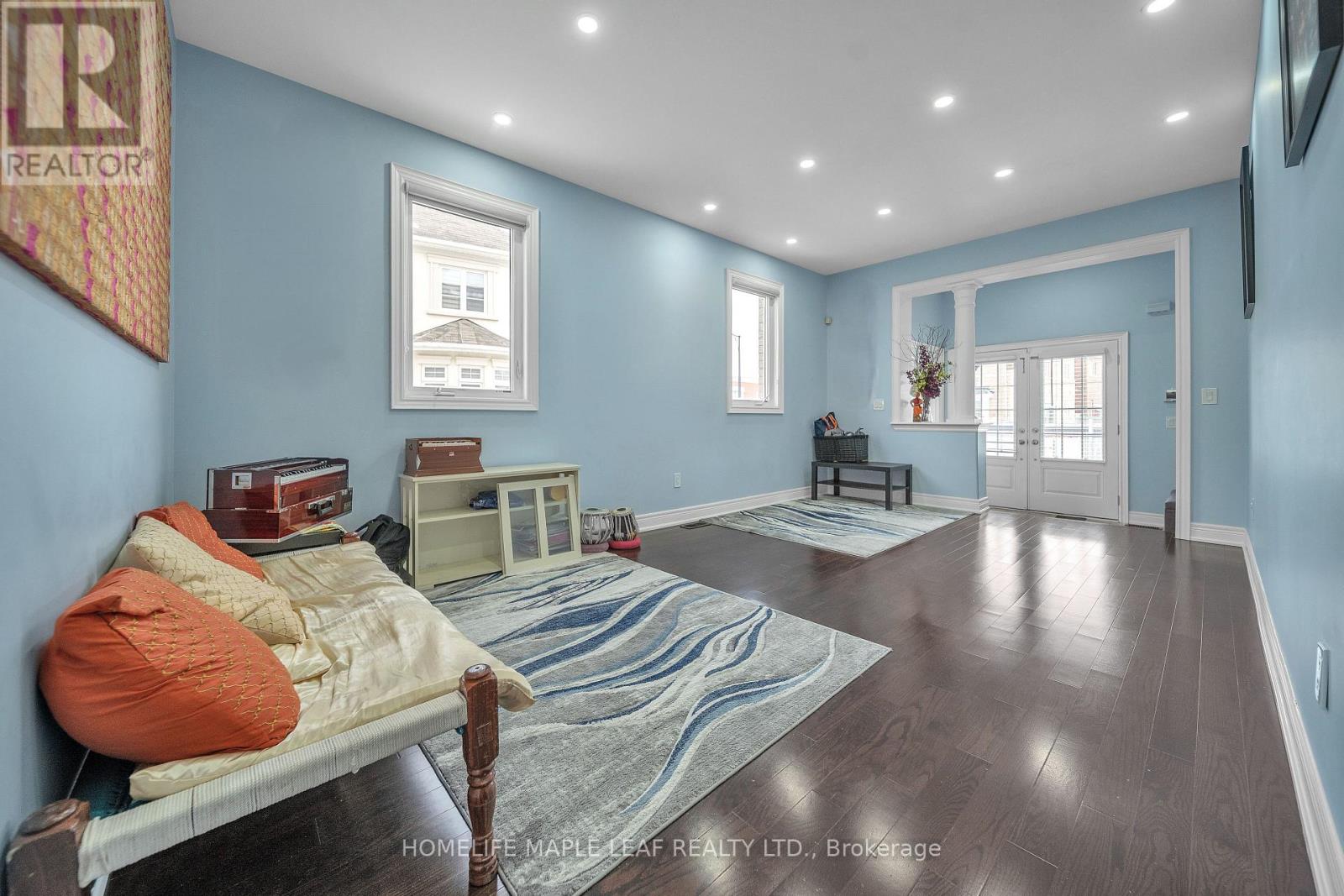 4 Trentonian Street, Brampton, Ontario  L6R 0B3 - Photo 8 - W12605516