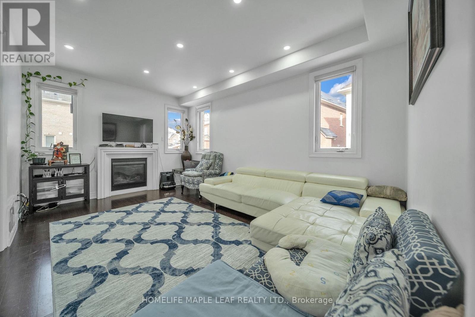 4 Trentonian Street, Brampton, Ontario  L6R 0B3 - Photo 9 - W12605516