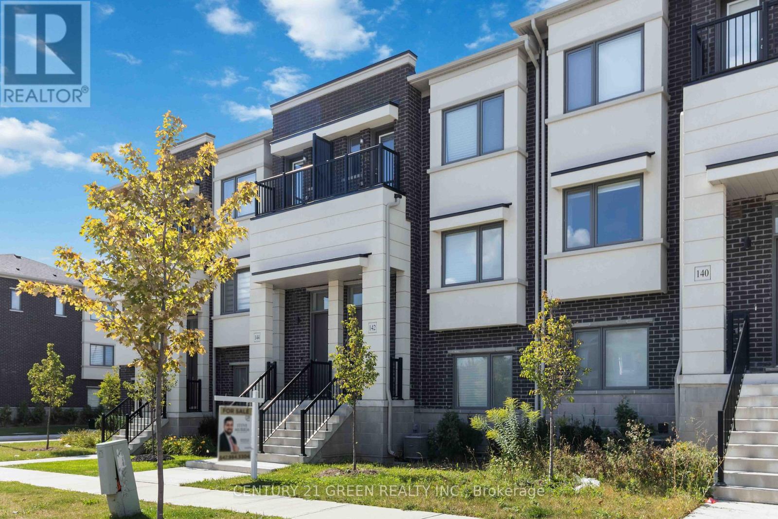 142 Landsbridge Street, Caledon, Ontario L7E 2E1 - Photo 3 - W12605542