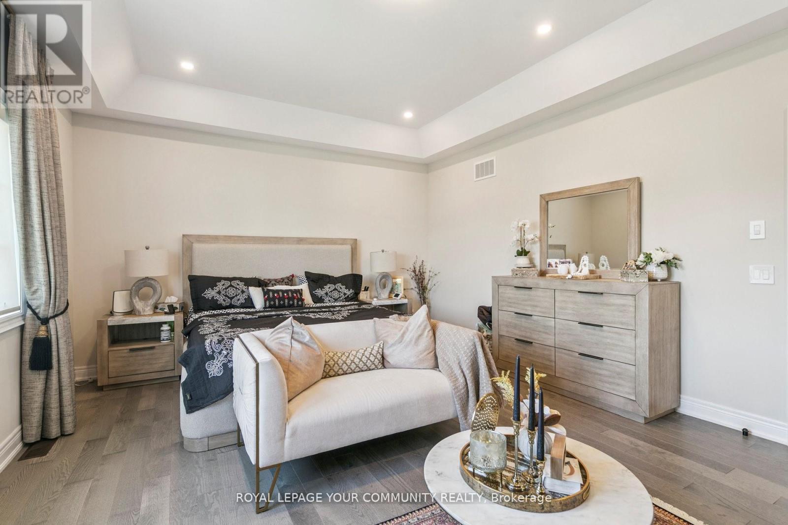 2401 Irene Crescent, Oakville, Ontario  L6M 5M5 - Photo 15 - W12605550