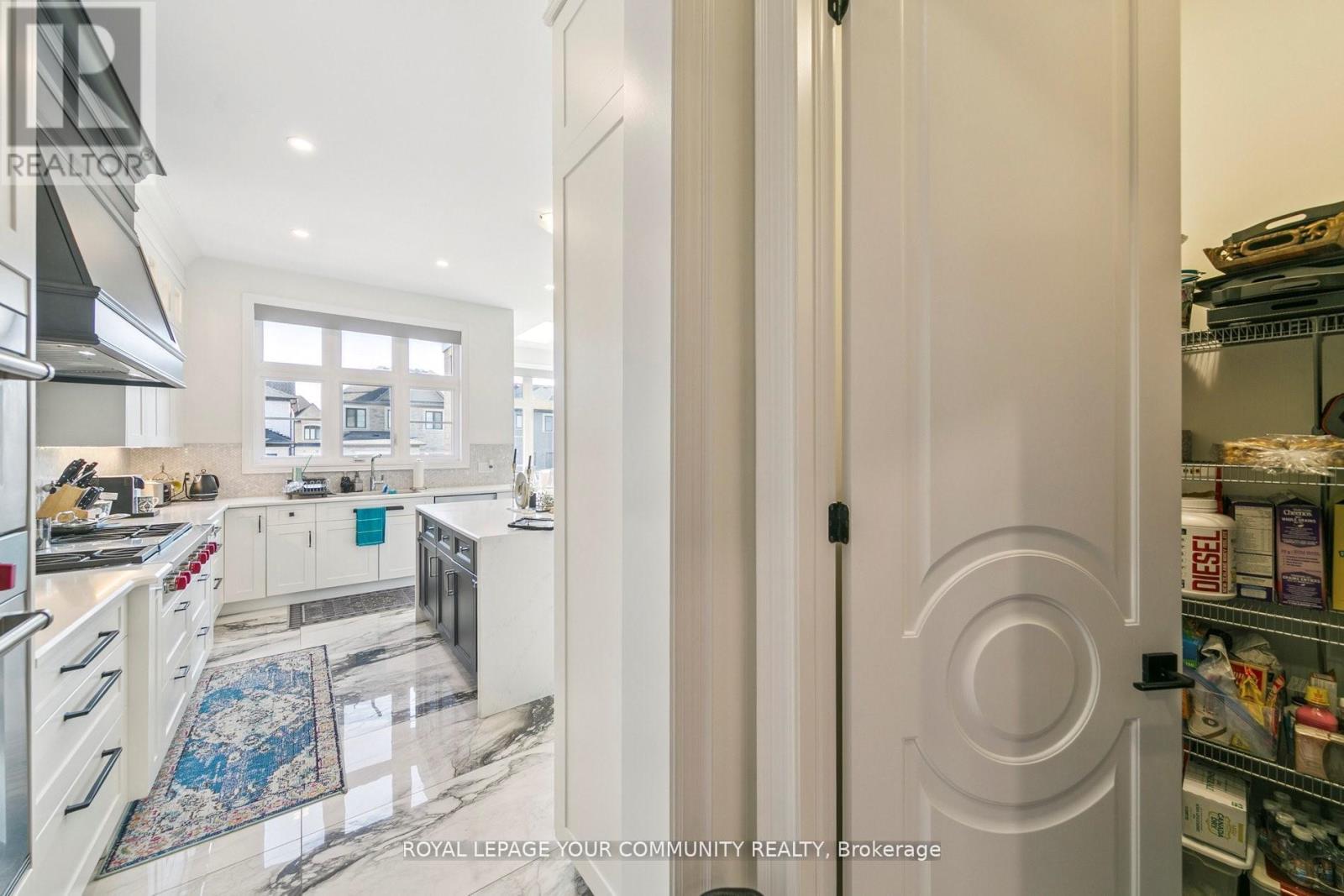 2401 Irene Crescent, Oakville, Ontario  L6M 5M5 - Photo 3 - W12605550