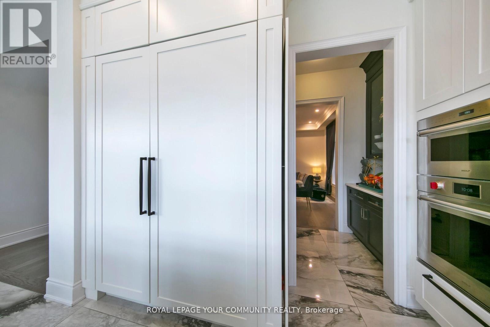 2401 Irene Crescent, Oakville, Ontario  L6M 5M5 - Photo 4 - W12605550