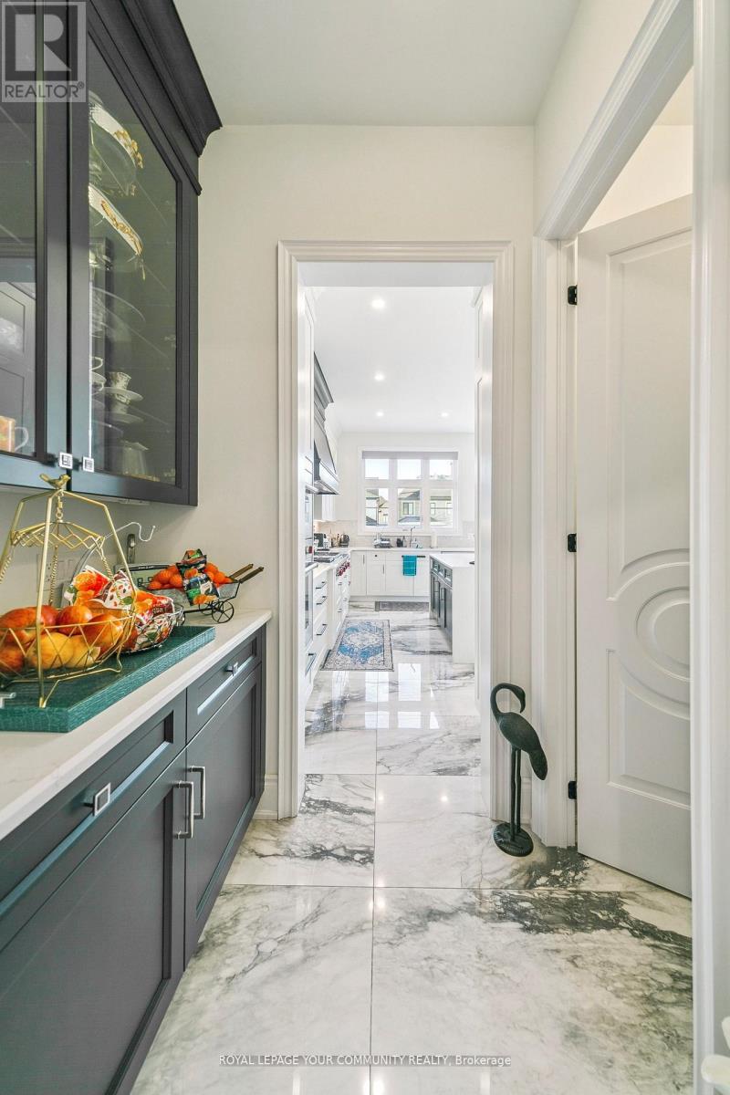 2401 Irene Crescent, Oakville, Ontario  L6M 5M5 - Photo 5 - W12605550