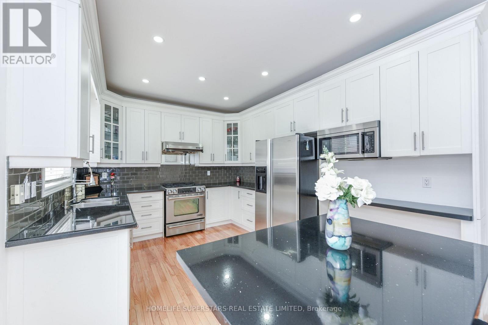 27 Dovehaven Crescent, Brampton, Ontario  L6P 2N8 - Photo 10 - W12605562