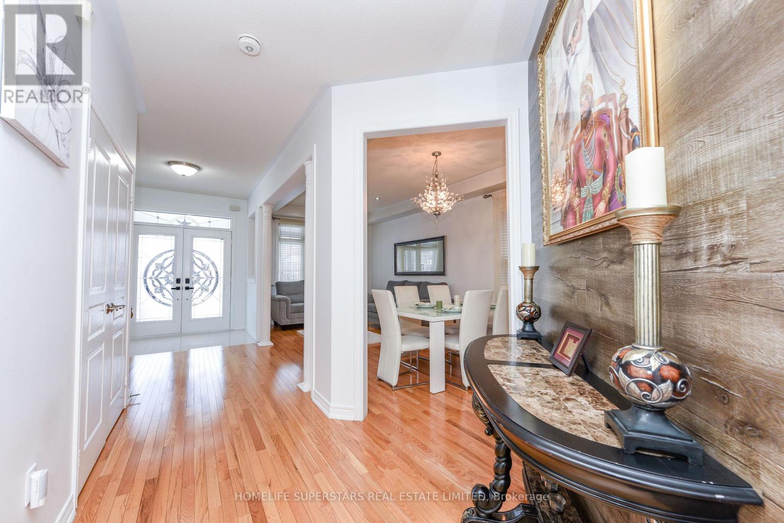 27 Dovehaven Crescent, Brampton, Ontario  L6P 2N8 - Photo 4 - W12605562