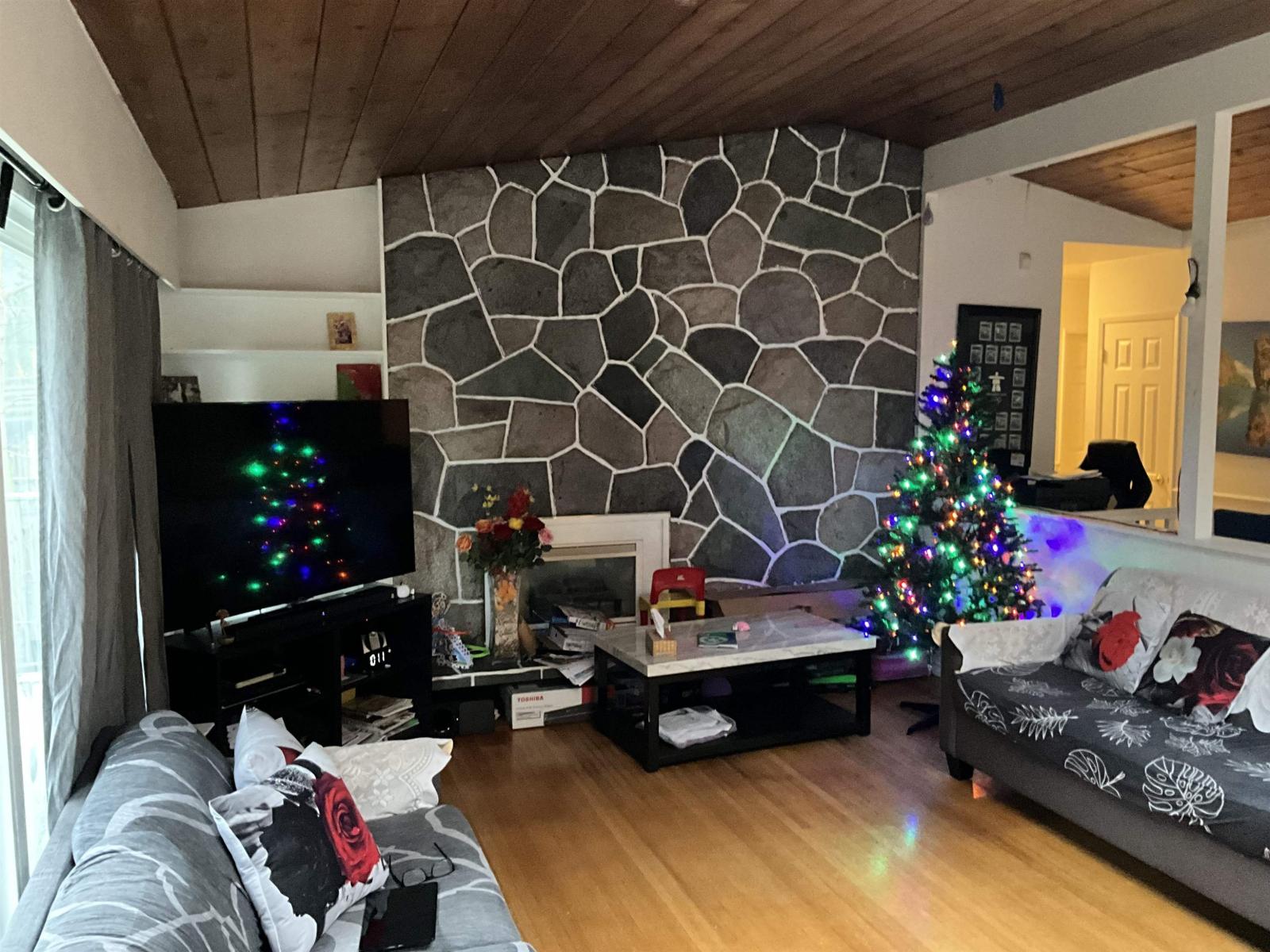 13833 114 Avenue, Surrey, British Columbia V3R 2L8 - Photo 3 - R3060575