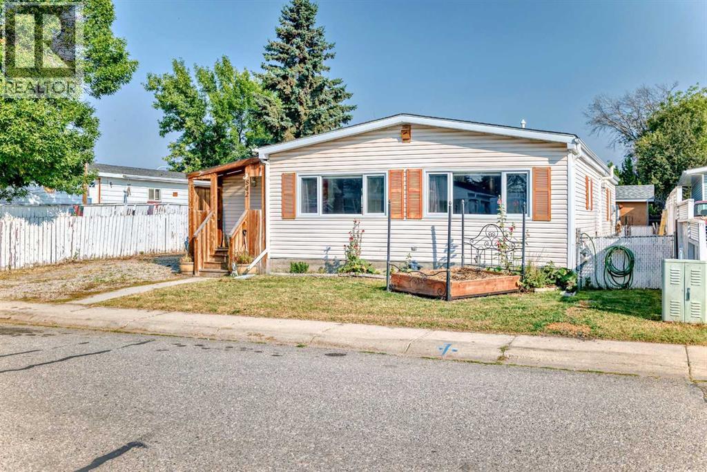 842 Briarwood Road, Strathmore, Alberta  T1P 1E8 - Photo 3 - A2255913