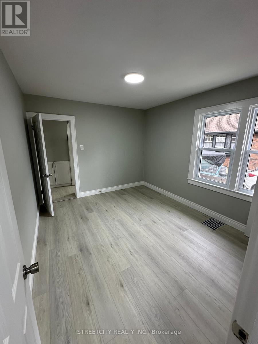 Upper - 437 Charlotte Street, London East, Ontario  N5W 4A5 - Photo 4 - X12605664