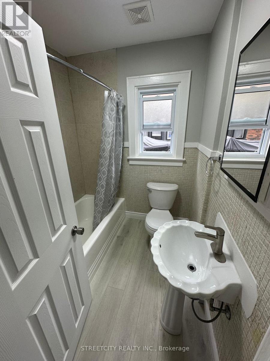 Upper - 437 Charlotte Street, London East, Ontario  N5W 4A5 - Photo 6 - X12605664