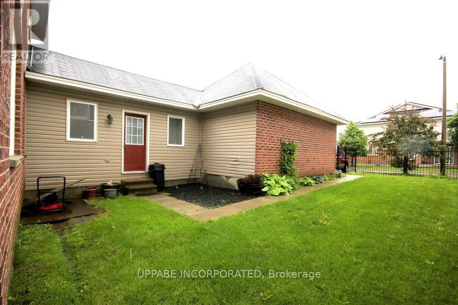 287 Parkin Circle, Ottawa, Ontario  K1T 4G8 - Photo 3 - X12605636