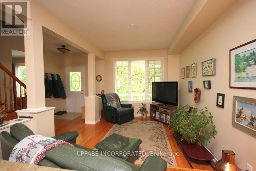 287 Parkin Circle, Ottawa, Ontario  K1T 4G8 - Photo 5 - X12605636