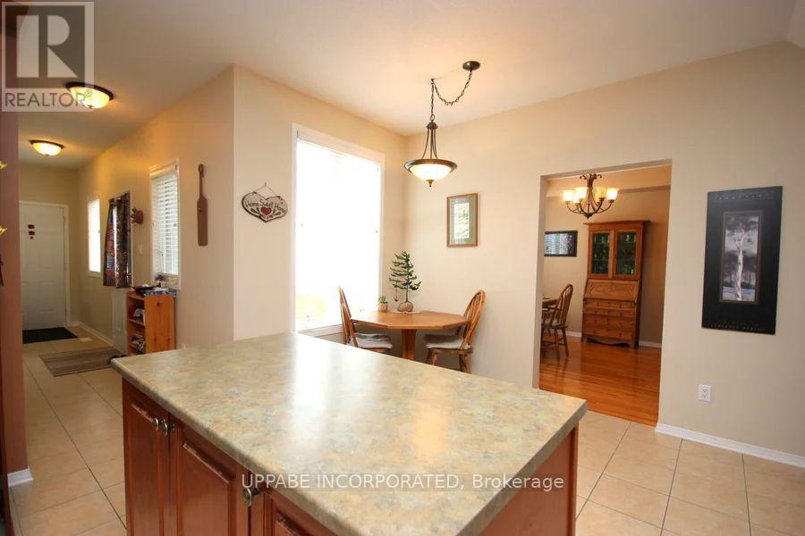 287 Parkin Circle, Ottawa, Ontario  K1T 4G8 - Photo 7 - X12605636