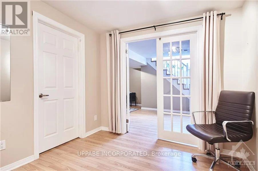 168 Whitestone Drive, Ottawa, Ontario  K2C 4C4 - Photo 3 - X12605638