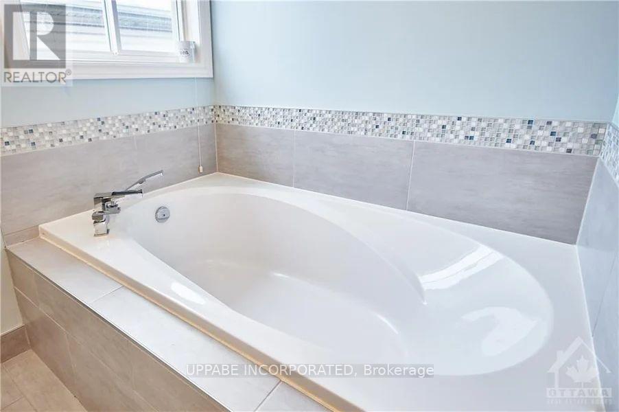 168 Whitestone Drive, Ottawa, Ontario  K2C 4C4 - Photo 9 - X12605638